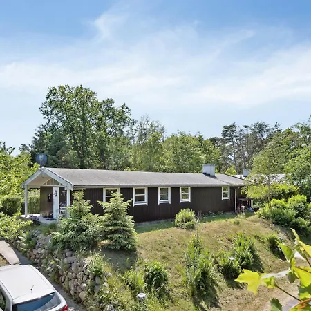 Holiday home Peaceful Sea View In